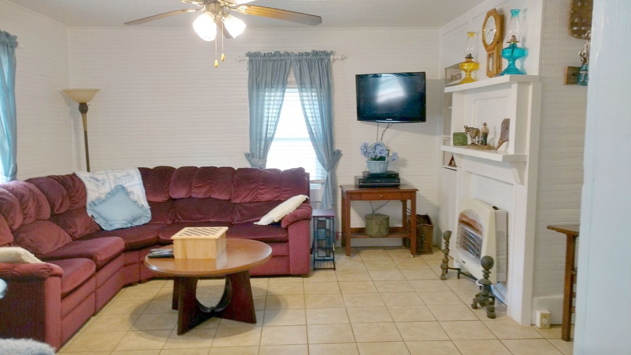 Photo of Livingroom in Robbinsville