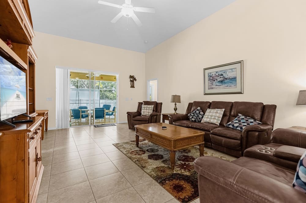 Photo of Livingroom in Seasons