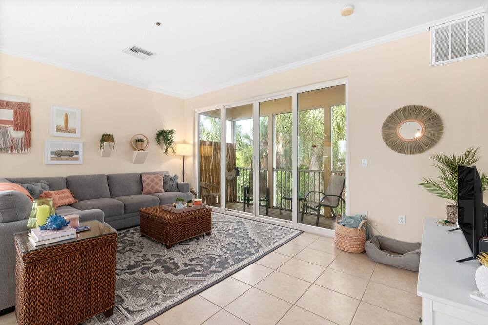 Photo of Livingroom in Whitney Beach