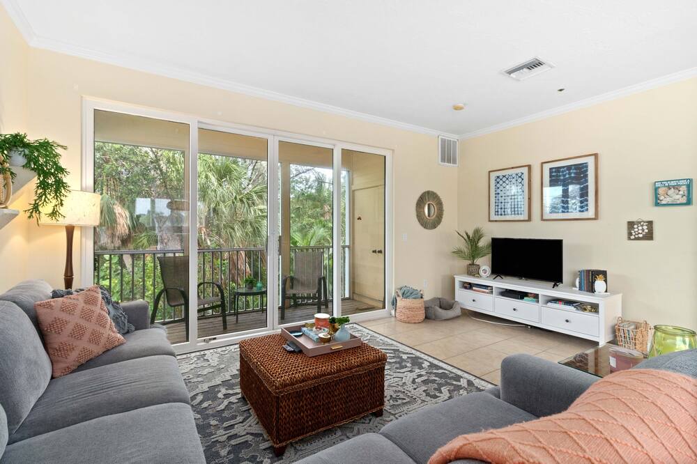 Photo of Livingroom in Whitney Beach