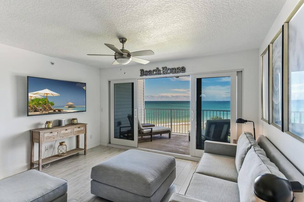 Photo of Livingroom in Central Beach