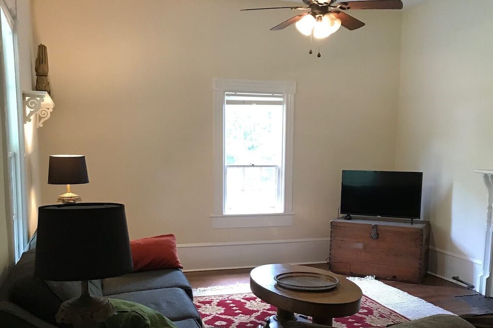 Photo of Livingroom in Watkinsville