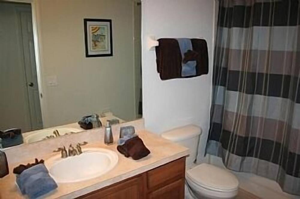 Photo of Bathroom in Trafalgar Village