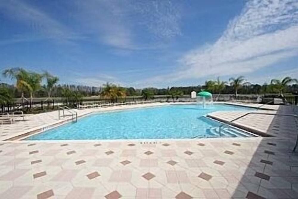 Photo of Outdoor in Trafalgar Village