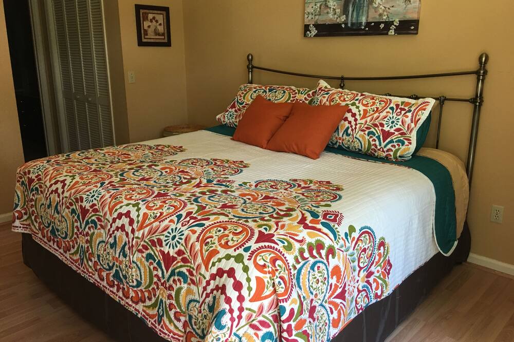 Photo of Bedroom in Salem