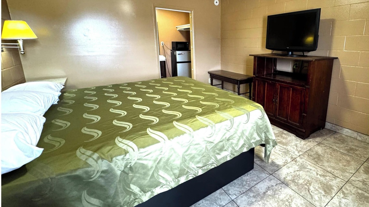 Photo of Bedroom in Valdosta