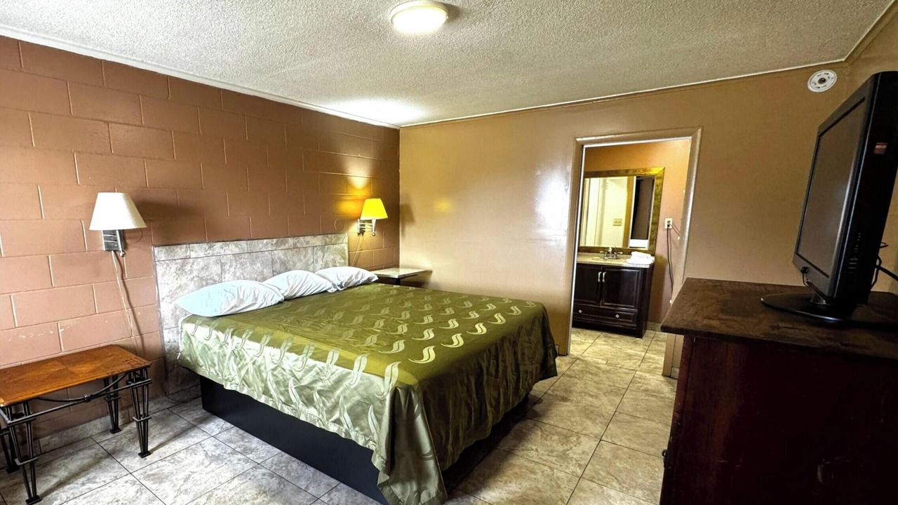 Photo of Bedroom in Valdosta