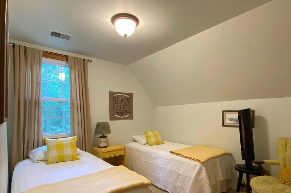 Photo of Bedroom in Chapin