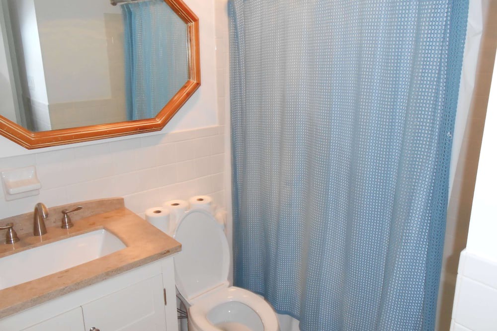 Photo of Bathroom in Lawton Woods