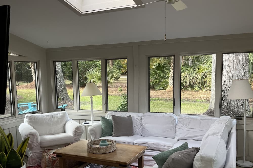 Photo of Livingroom in Lawton Woods