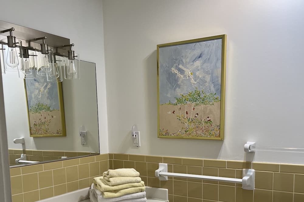 Photo of Bathroom in Lawton Woods