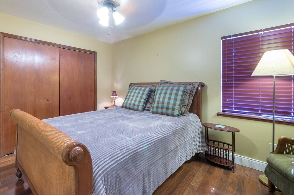 Photo of Bedroom in Winter Springs