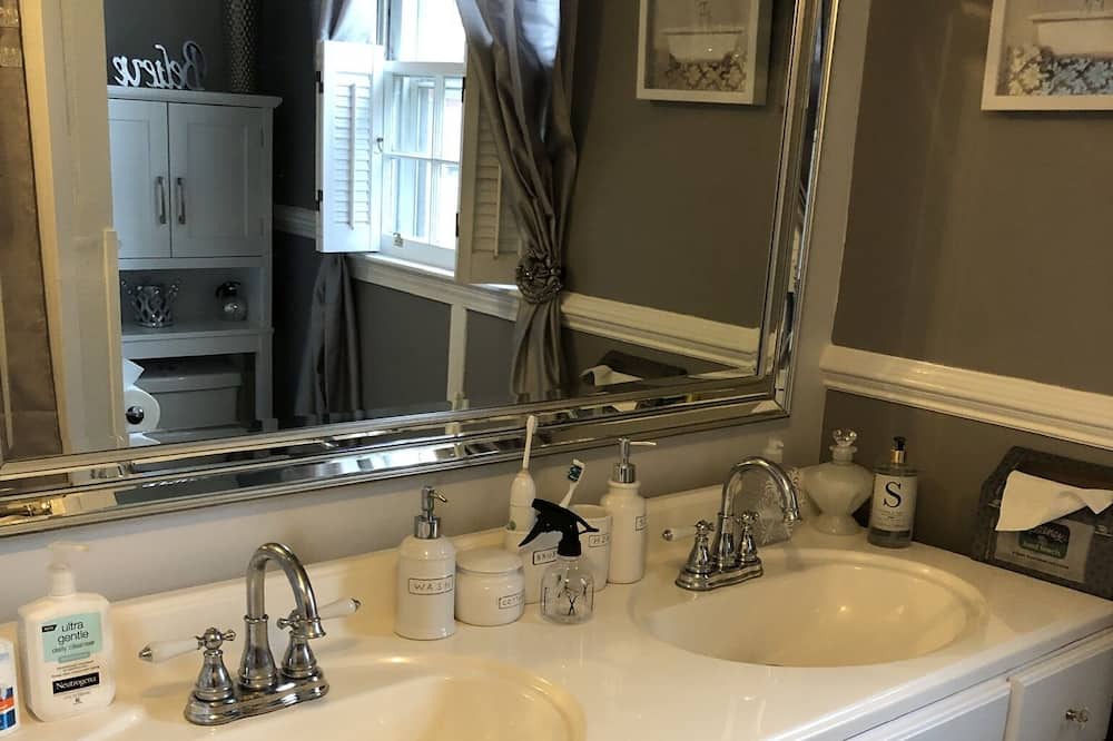 Photo of Bathroom in Columbia