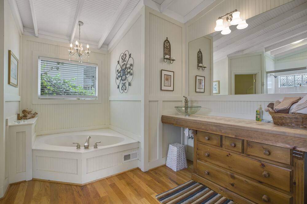 Photo of Bathroom in Fair Play
