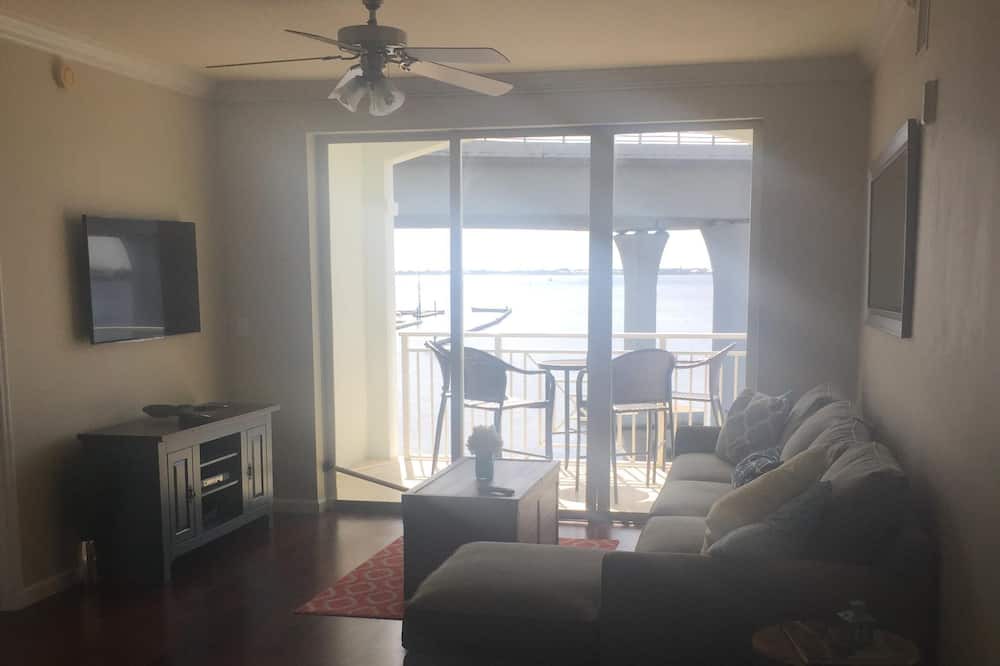 Photo of Livingroom in Stuart