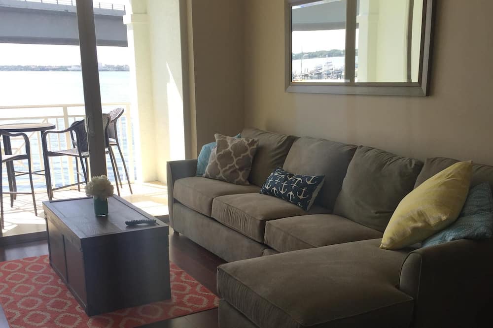 Photo of Livingroom in Stuart