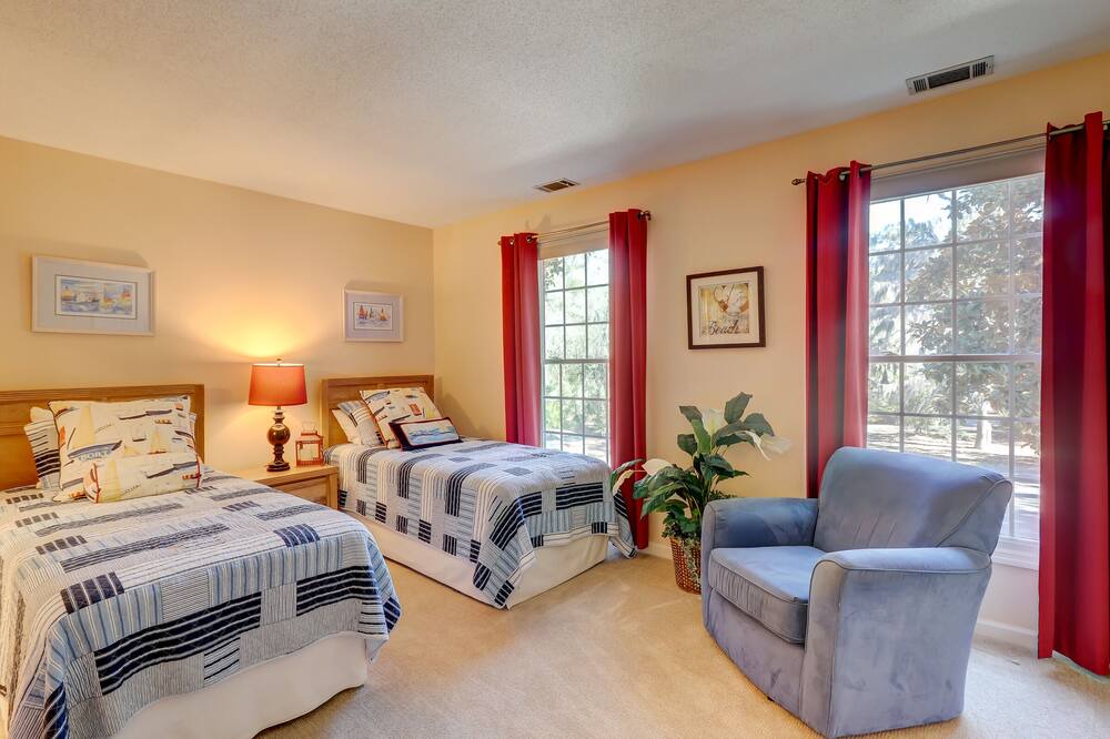 Photo of Bedroom in Palmetto Dunes