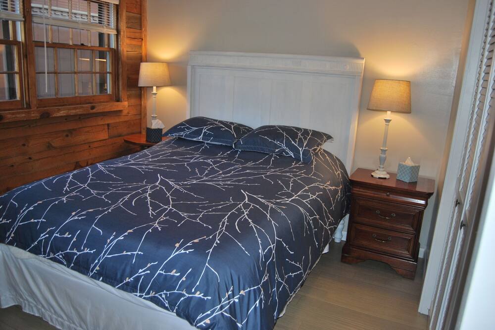 Photo of Bedroom in Tuckasegee