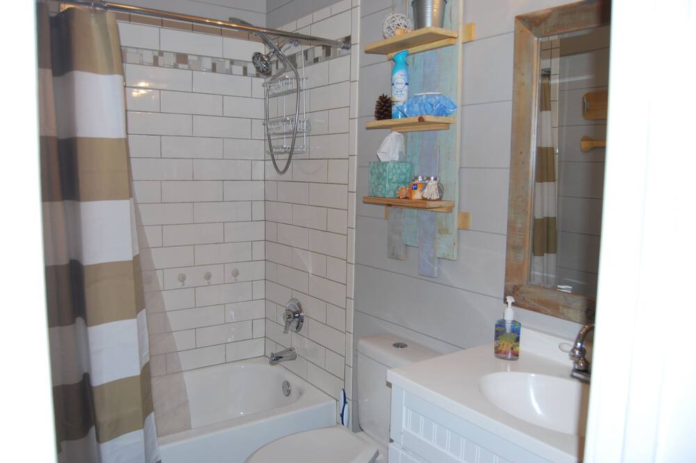 Photo of Bathroom in Tuckasegee