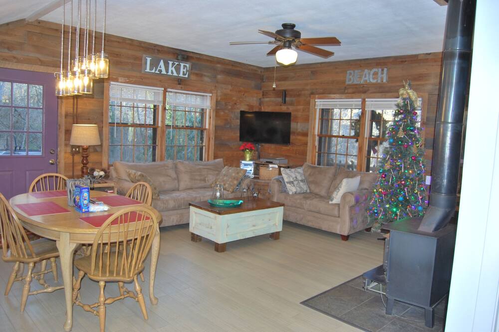 Photo of Livingroom in Tuckasegee