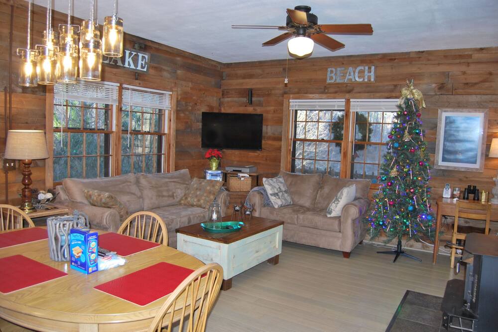Photo of Livingroom in Tuckasegee