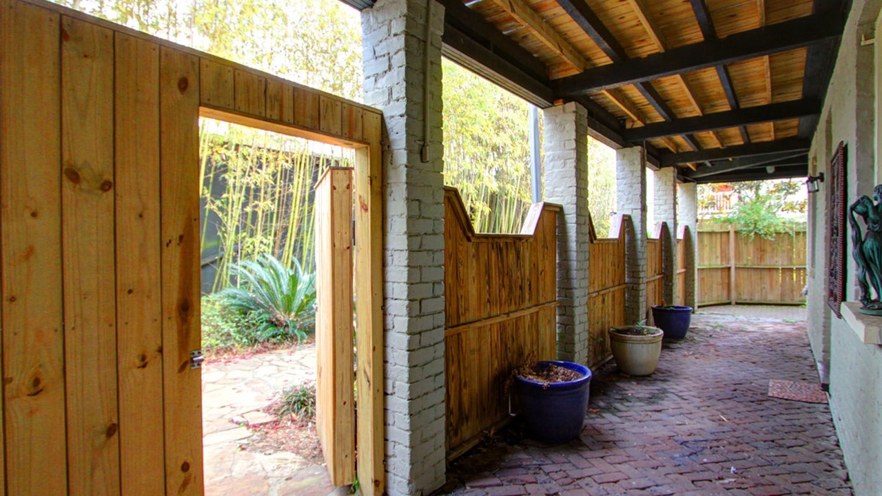 Photo of Outdoor in Metropolitan