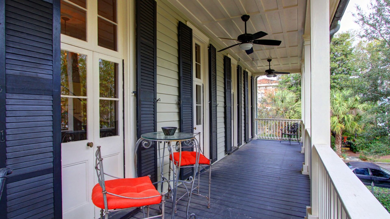 Photo of Patio Balcony in Metropolitan