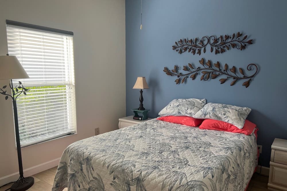 Photo of Bedroom in Falcons Glen
