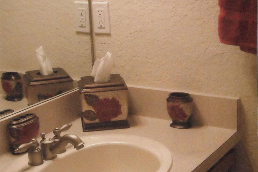 Photo of Bathroom in Trafalgar Village