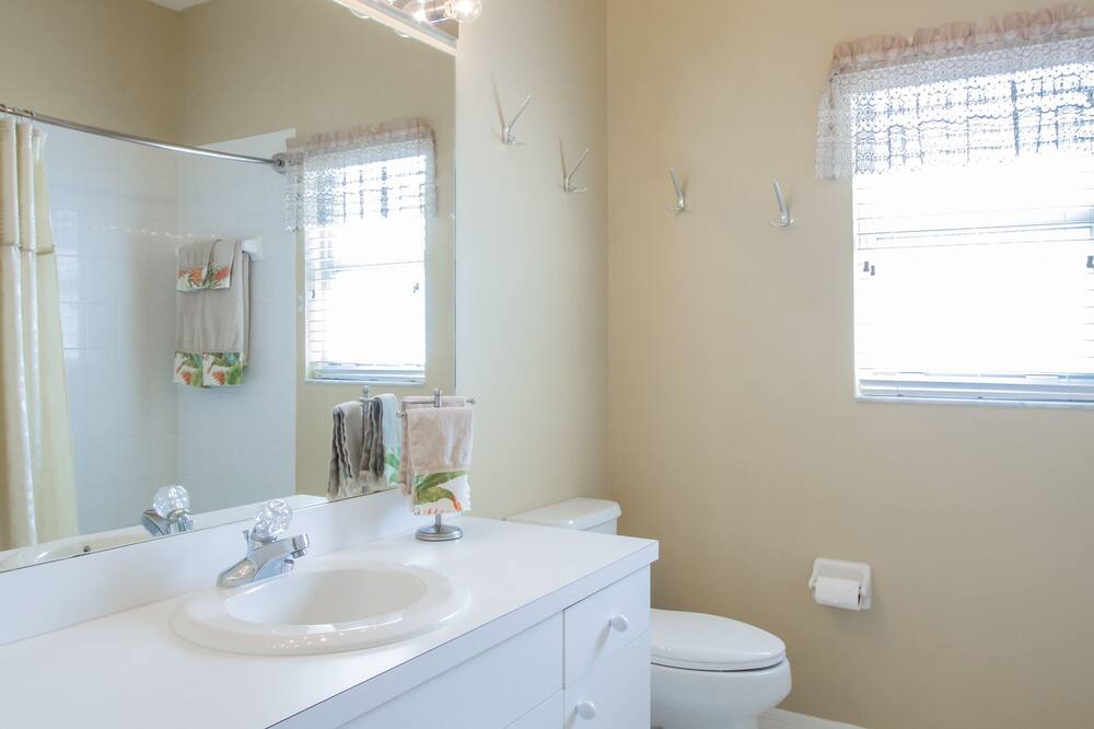 Photo of Bathroom in Falcons Glen