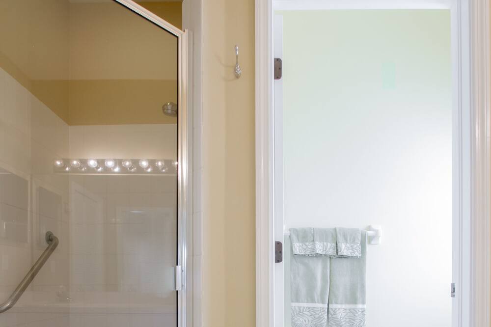 Photo of Bathroom in Falcons Glen