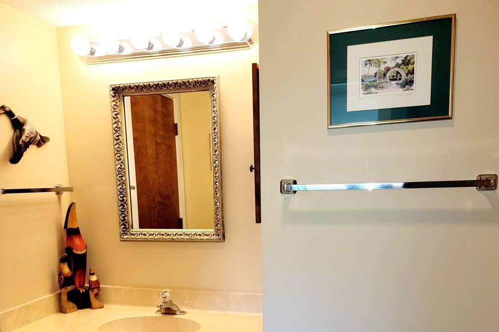 Photo of Bathroom in Ocean Ridge