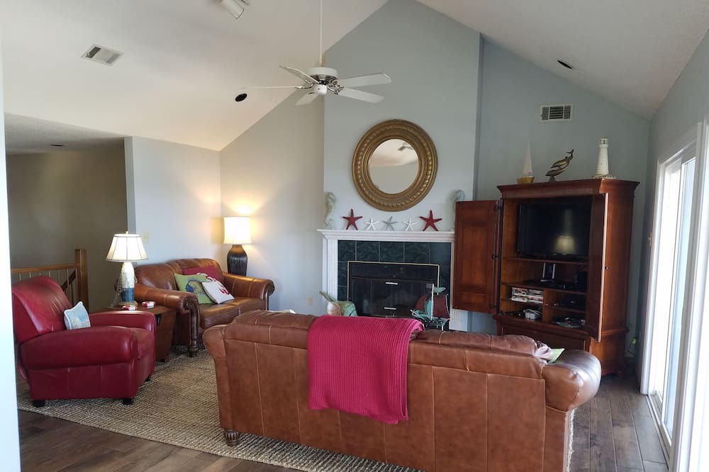 Photo of Bedroom in Midway