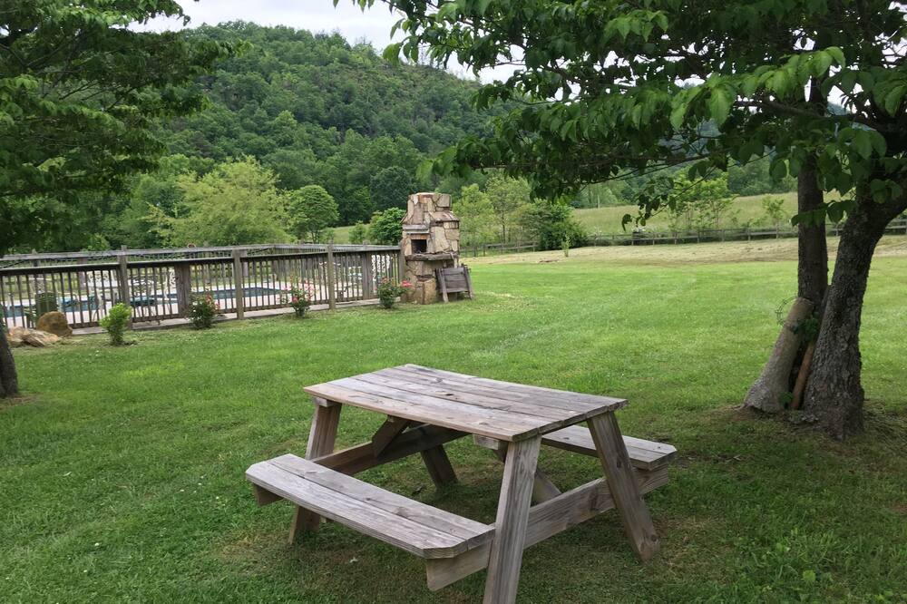 Photo of Outdoor in Hayesville