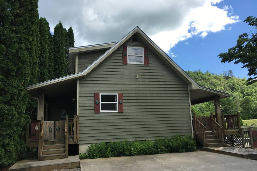 Photo of Outdoor in Hayesville