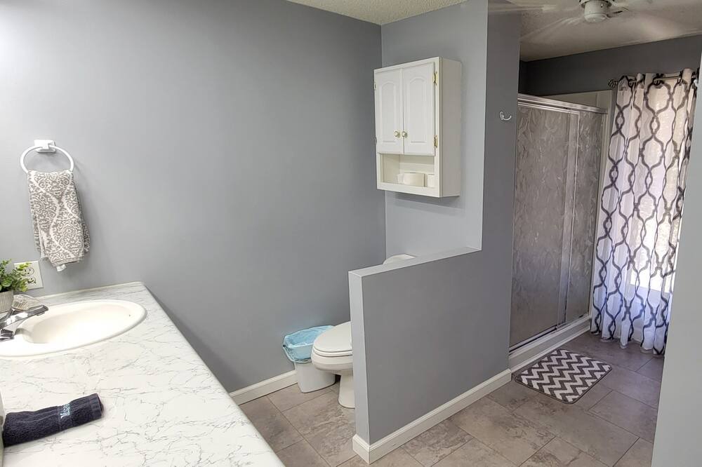 Photo of Bathroom in Dewy Rose