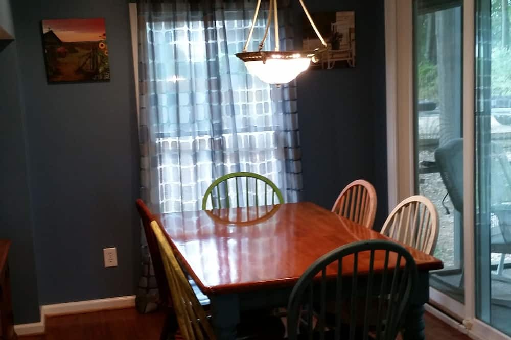 Photo of Livingroom in Dewy Rose