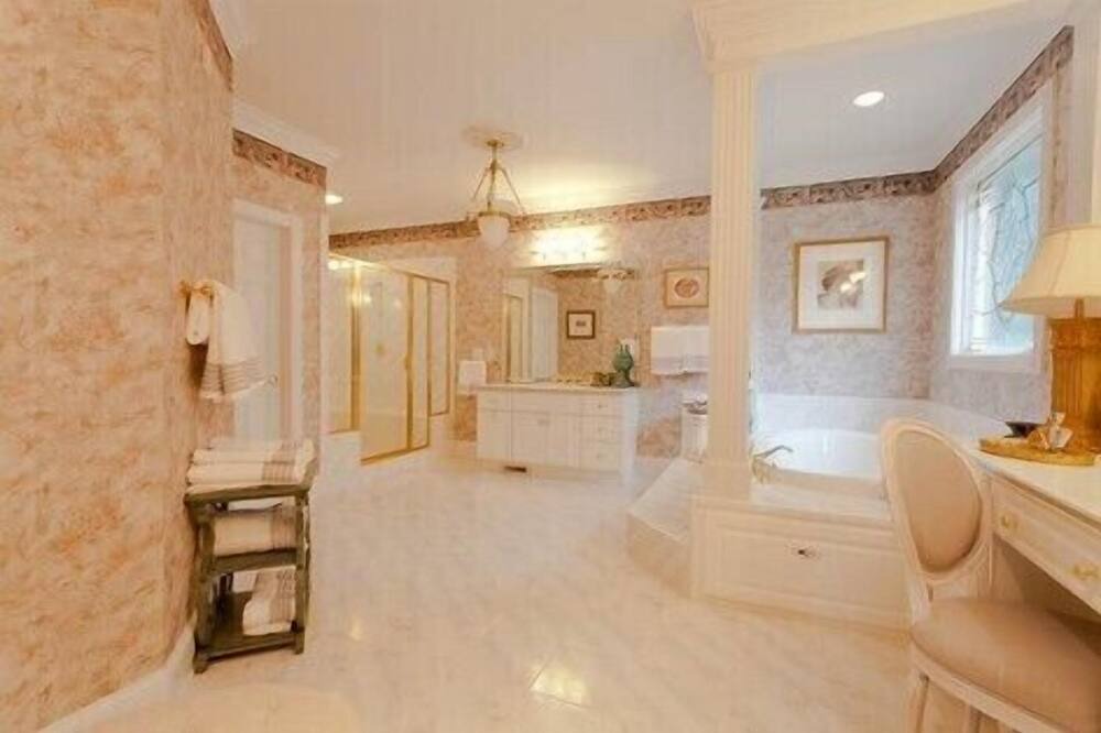 Photo of Bathroom in Appling