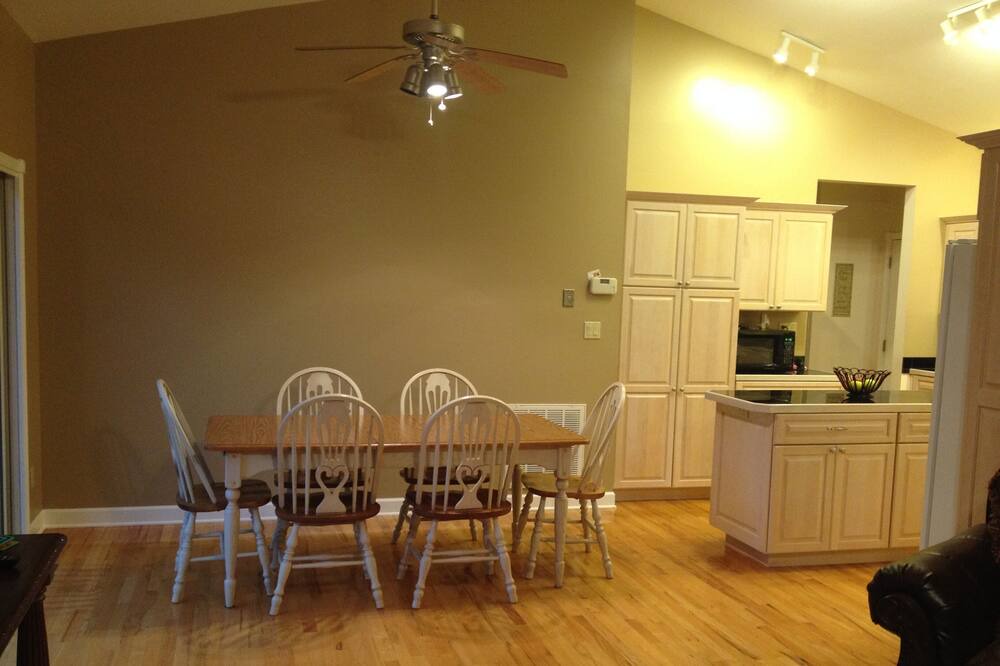 Photo of Livingroom in Anderson