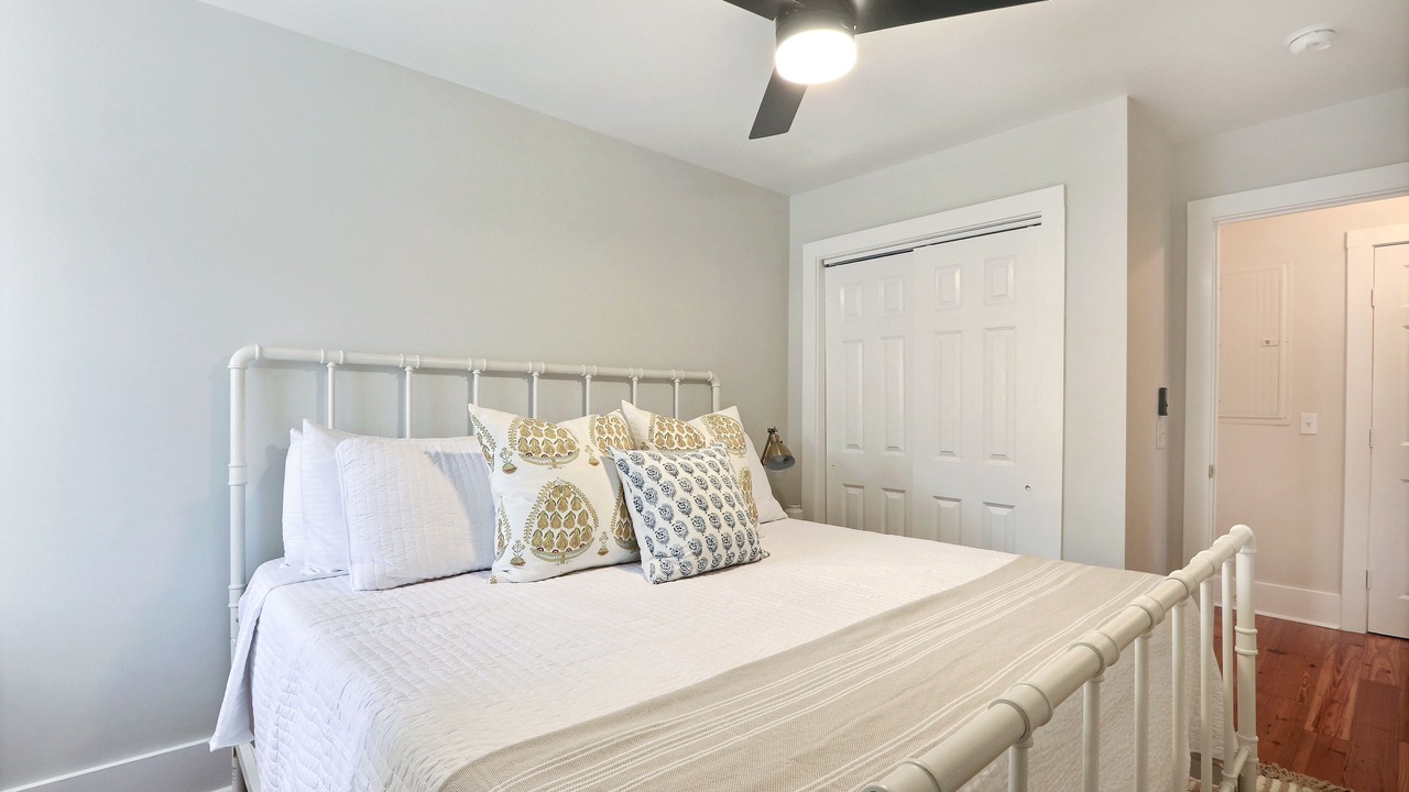 Photo of Bedroom in Beach Institute