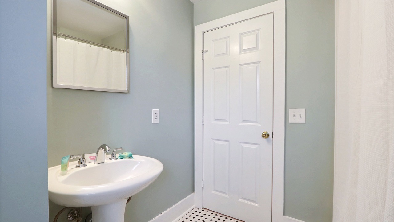 Photo of Bathroom in Beach Institute