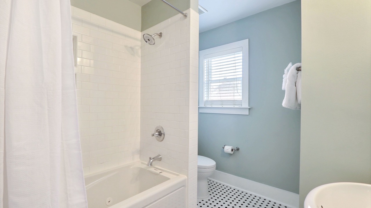 Photo of Bathroom in Beach Institute