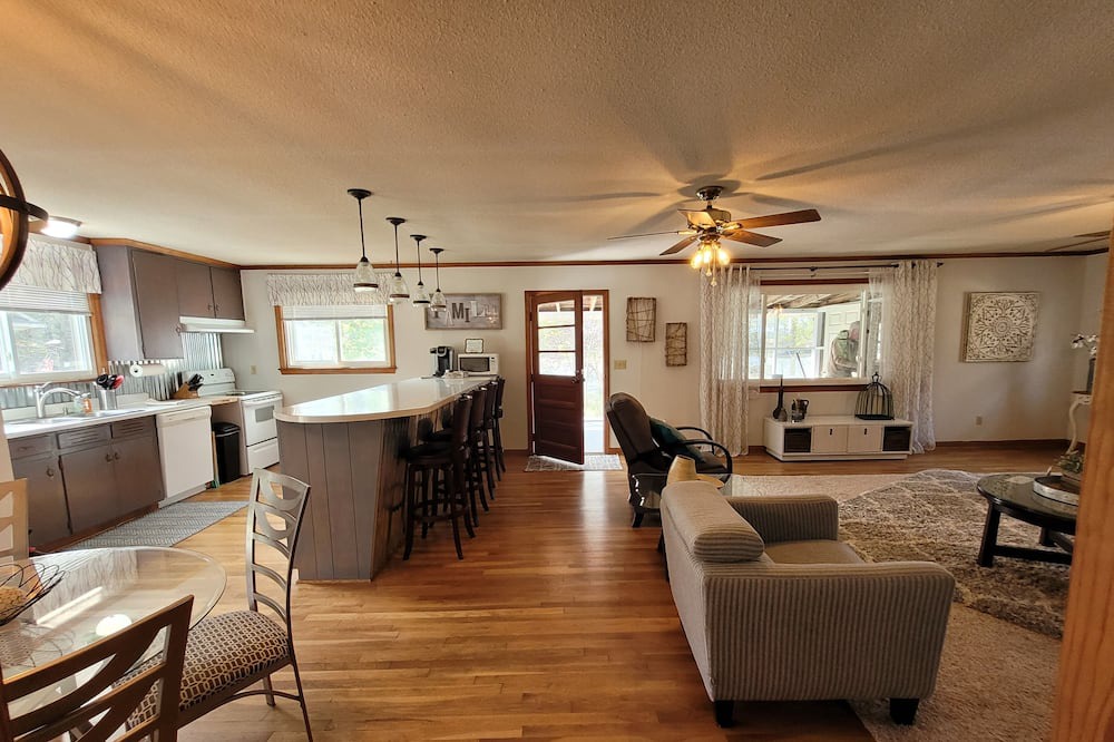 Photo of Livingroom in Lake Murray of Richland
