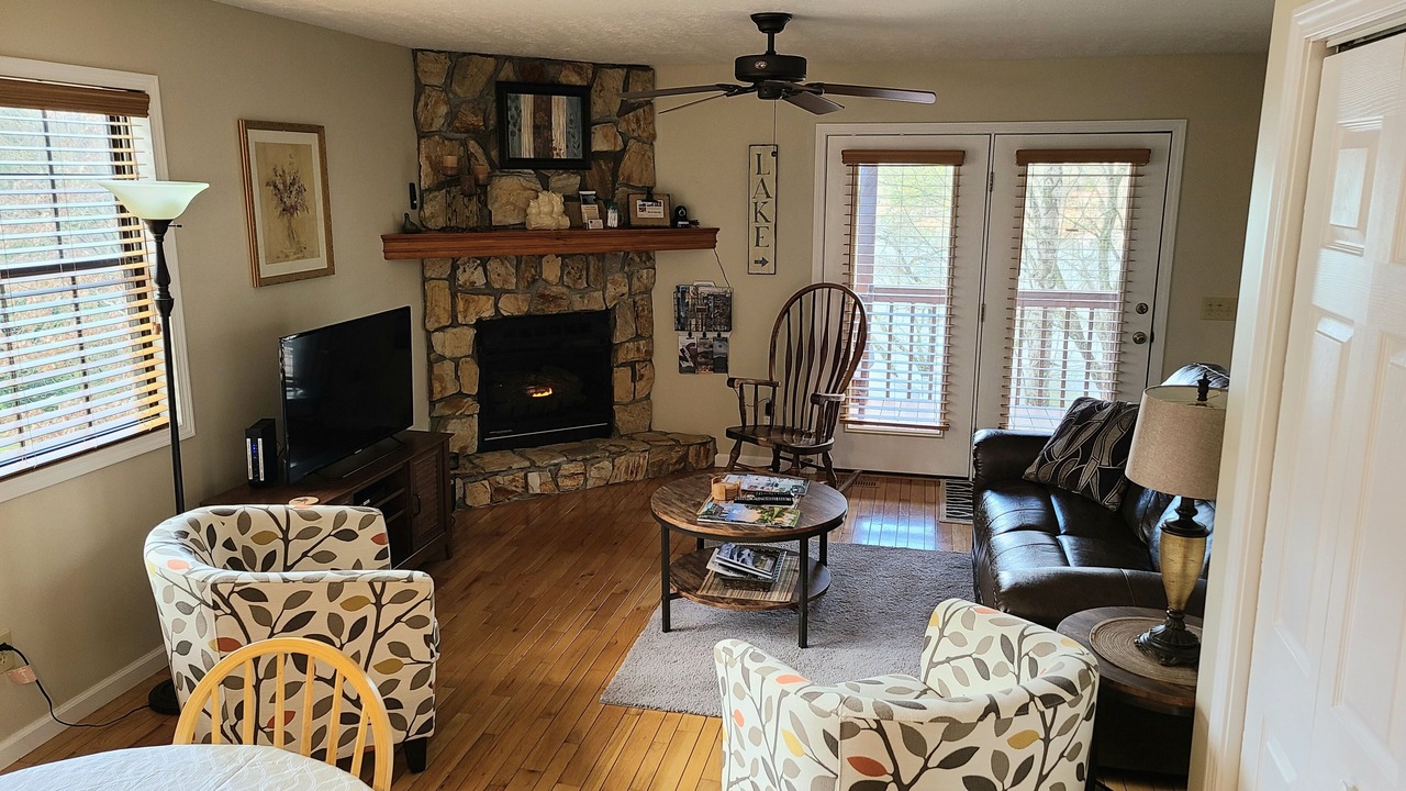 Photo of Livingroom in Hayesville