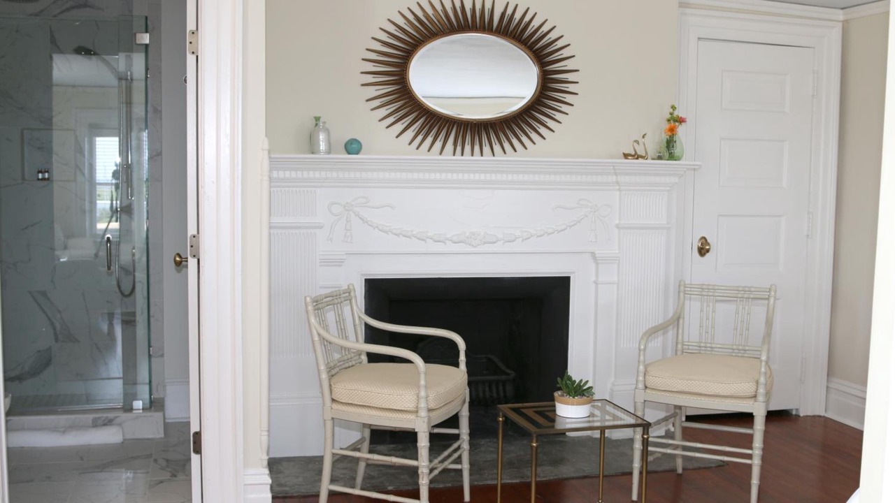 Photo of Livingroom in Downtown