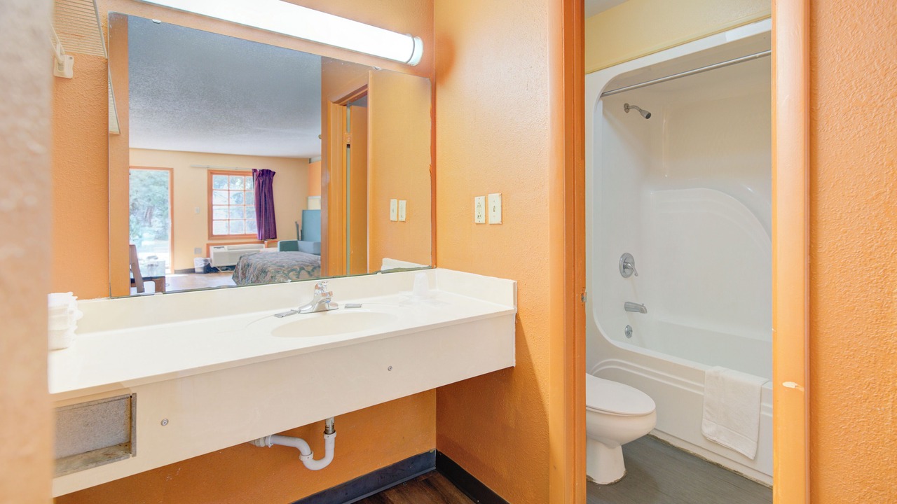 Photo of Bathroom in Kingstree