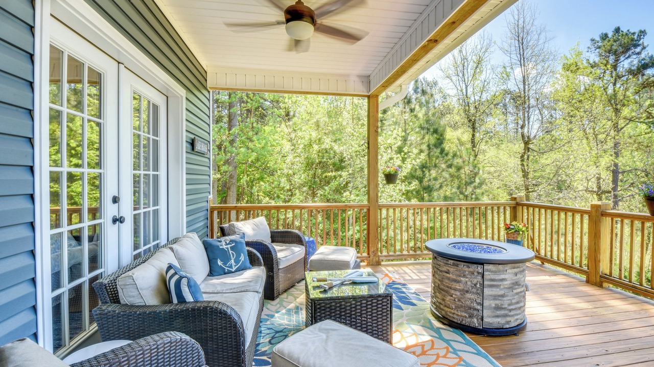 Photo of Patio Balcony in Dewy Rose