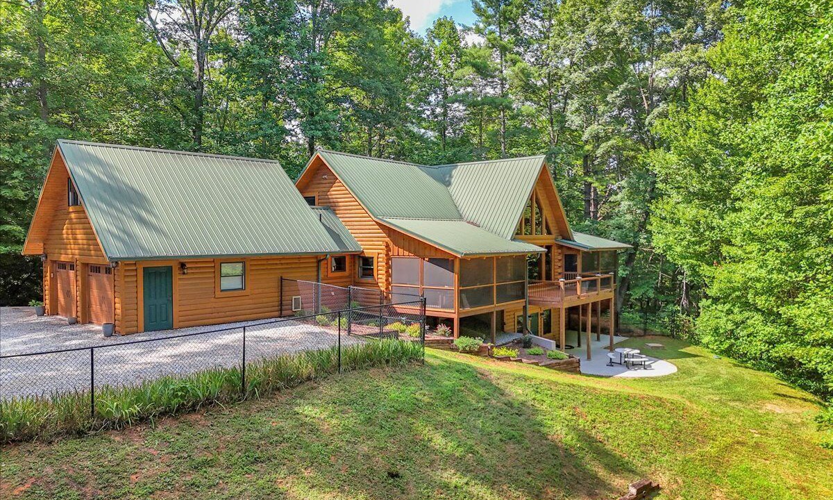 Photo of Outdoor in Mountain Rest