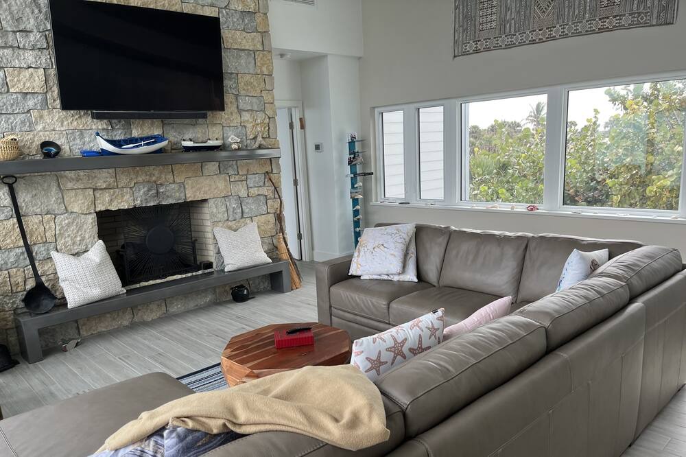 Photo of Livingroom in Melbourne Beach