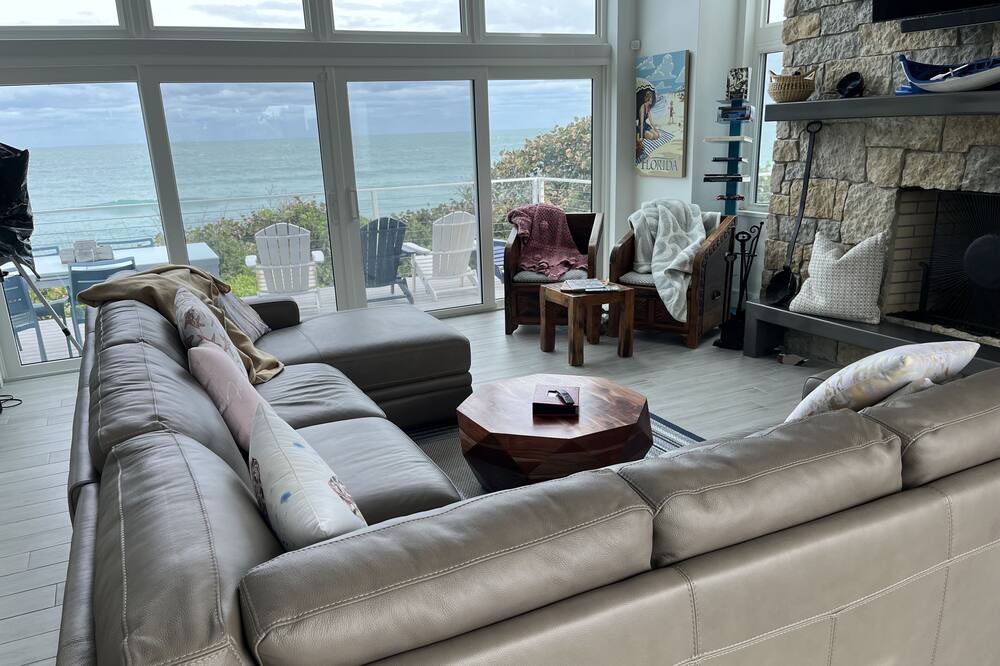 Photo of Livingroom in Melbourne Beach